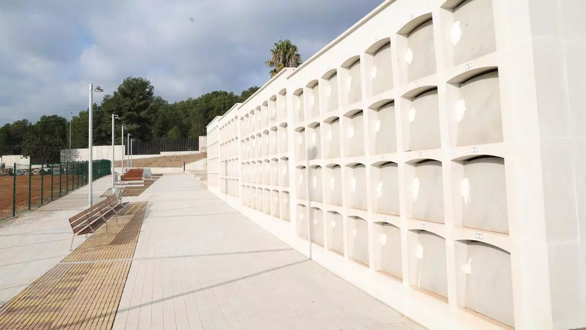 Esquelas.es | El Ayuntamiento de Gavá recepciona las obras de nuevos bloques de nichos en el cementerio municipal