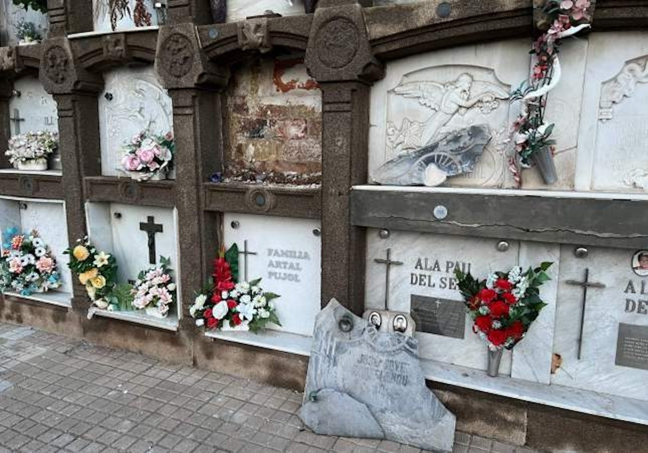 Esquelas.es | Unos vándalos provocan daños importantes en 59 nichos del cementerio municipal de Lérida