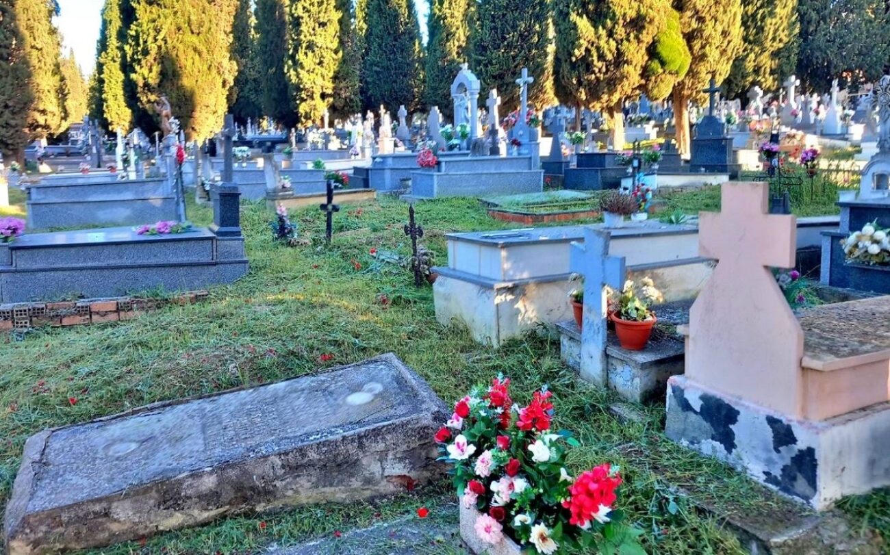 Esquelas.es | Puertollano activa un plan de limpieza y desbroce en un rea de 40.000M2 en el cementerio municipal