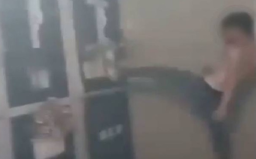 Esquelas.es | Un grupo de energmenos asaltan el cementerio de Valdovio destrozando todo cuanto encuentran en las sepulturas