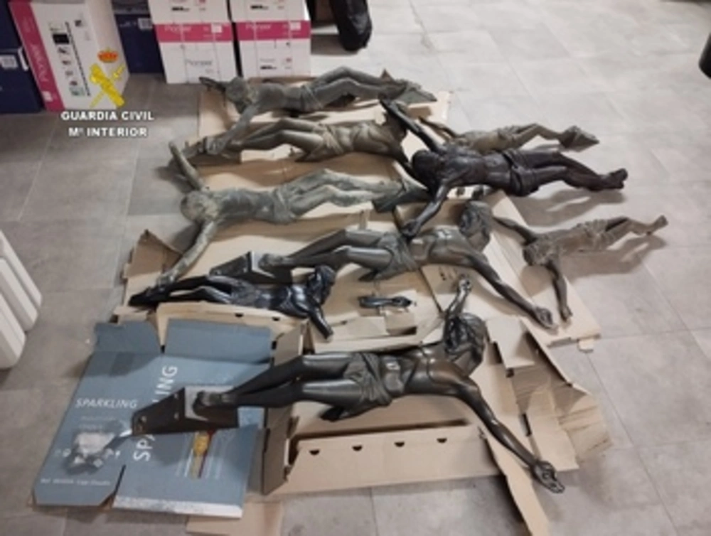 Esquelas.es | La Guardia Civil detienen a siete sujetos acusados de robar crucifijos de bronce en varios cementerios de Toledo