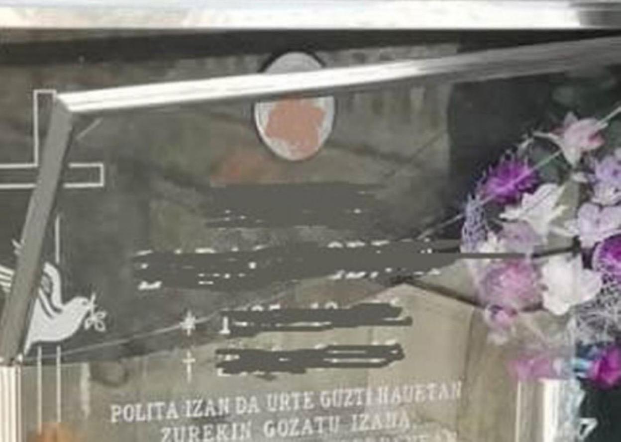 Esquelas.es | Unos delincuentes entran en el cementerio de Amasa rompiendo los cristales que protegen a los nichos