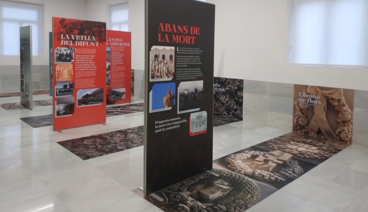Esquelas.es | [VER VDEO] El Cementerio de Reus abre la exposicin ‘La Mort Viscuda’, una reflexin sobre el paso del tiempo