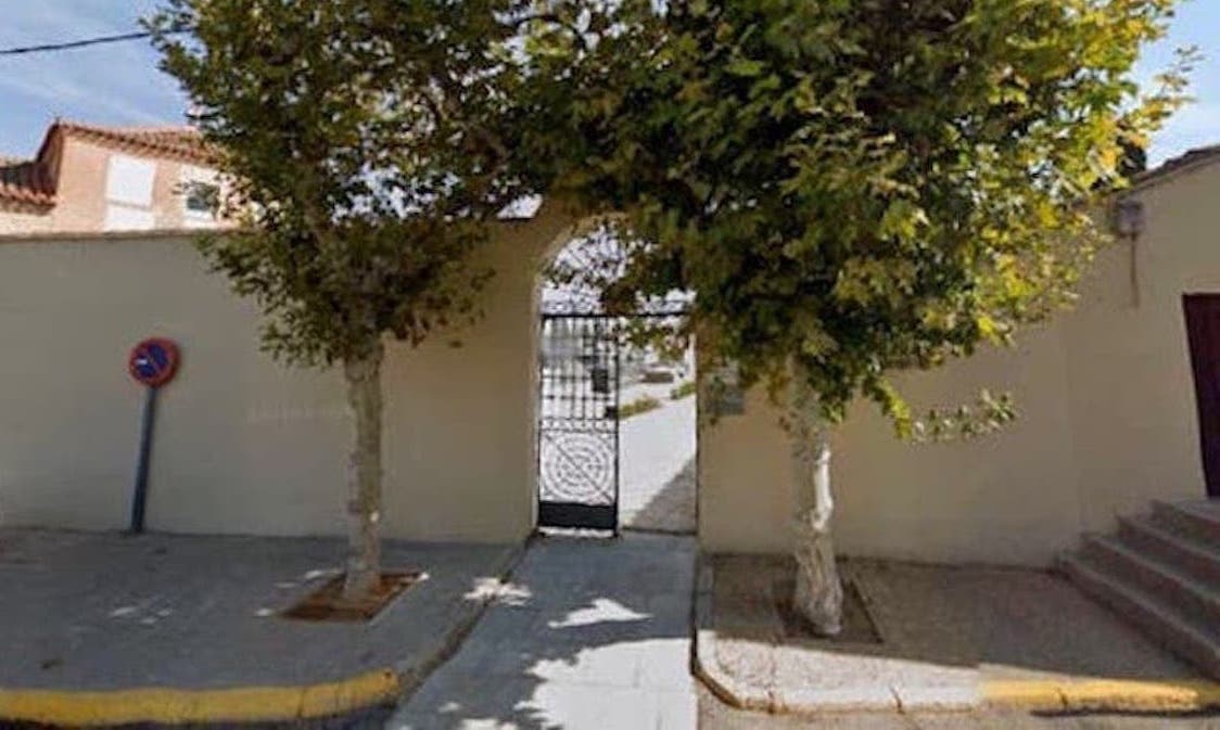 Esquelas.es | El Ayuntamiento se plantea instalar cmaras de vigilancia en el cementerio para evitar el robo de flores