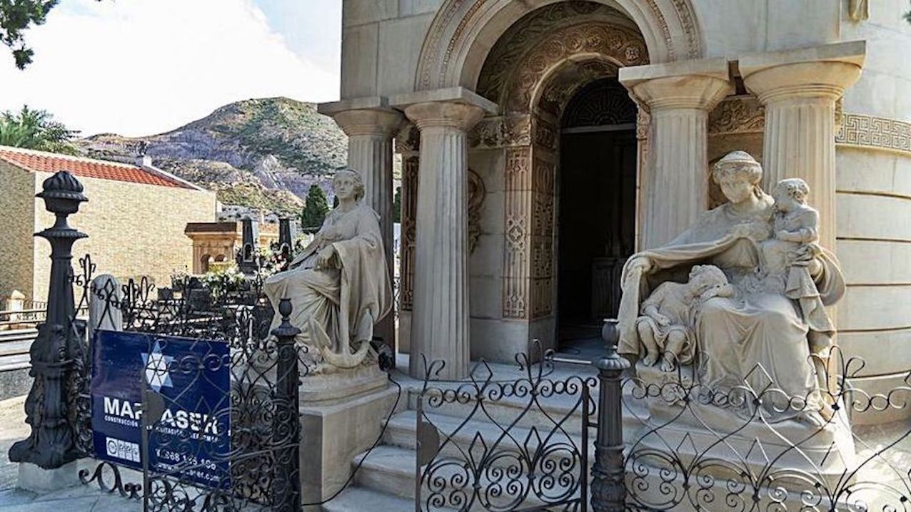 Esquelas.es | Concluye la rehabilitacin del panten de la familia Pedreo y Deu en el cementerio de Los Remedios