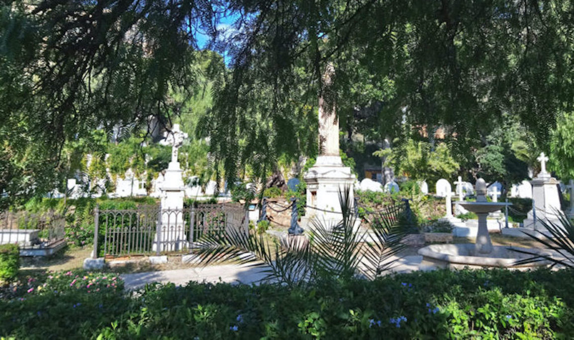 Esquelas.es | Encuentran una lpida de origen desconocido durante las obras del muro del Cementerio Ingles de Mlaga
