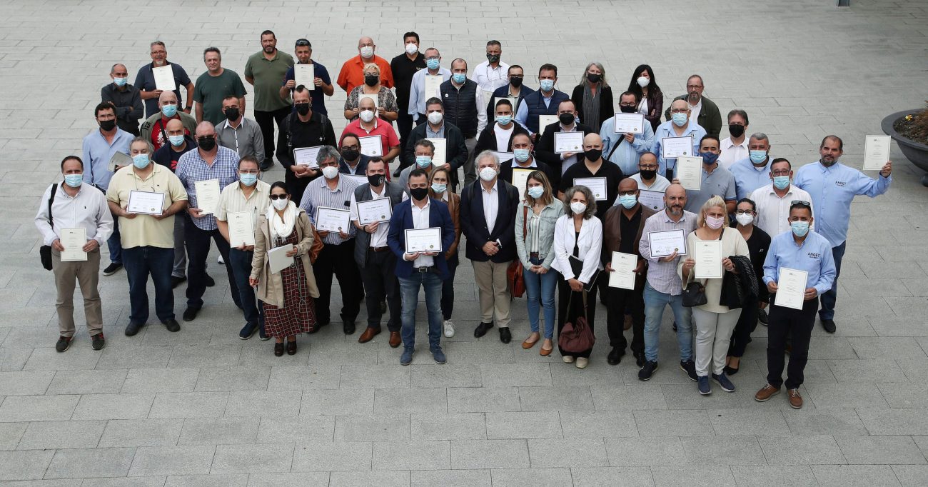Esquelas.es | 150 taxistas de Barcelona superan el curso en acompaamiento funerario de SOS Taxi y Mmora