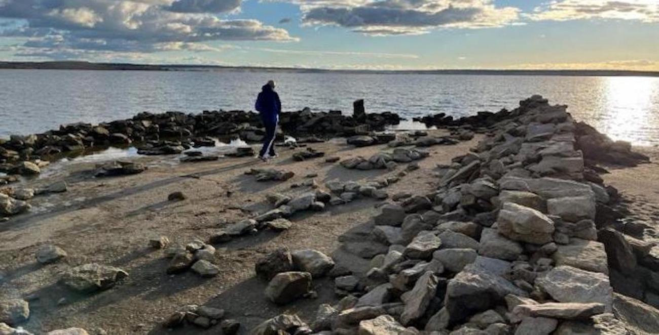 Esquelas.es | El cementerio de un pueblo desaparecido por un embalse emerge 54 aos despus