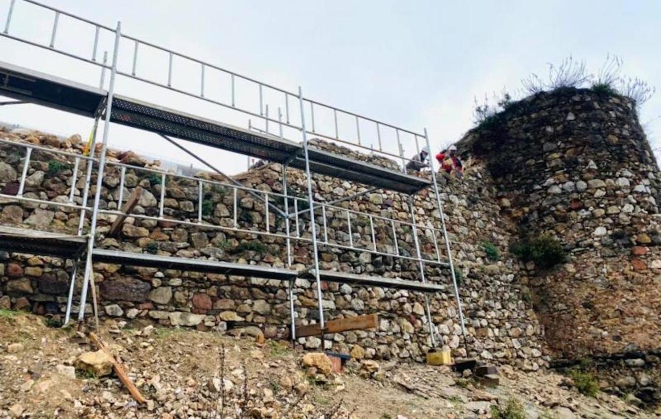 Esquelas.es | Inician las obras de rehabilitacin del muro sur del Castillo Cementerio de Benadalid