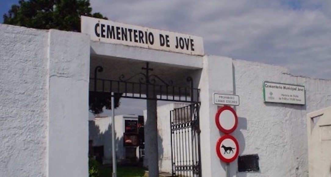 Esquelas.es | Unos canallas roban lpidas y objetos de metal de las sepulturas del cementerio de Jove