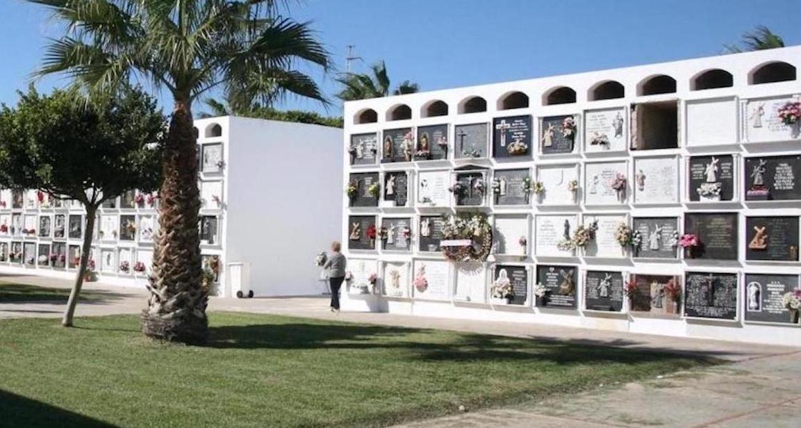 Esquelas.es | Rehabilitarn el pavimento deteriorado de las calles interiores del cementerio de Rota