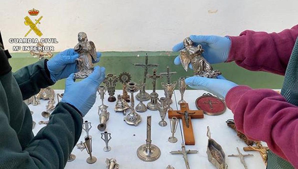 Esquelas.es | Detienen a un infame ladrn por robar objetos de las tumbas del cementerio de Cheste