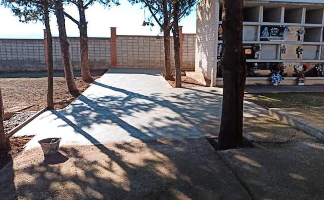 Esquelas.es | [BREVES] Nuevos precios para el cementerio // Pavimentan los accesos al camposanto de Tudelilla