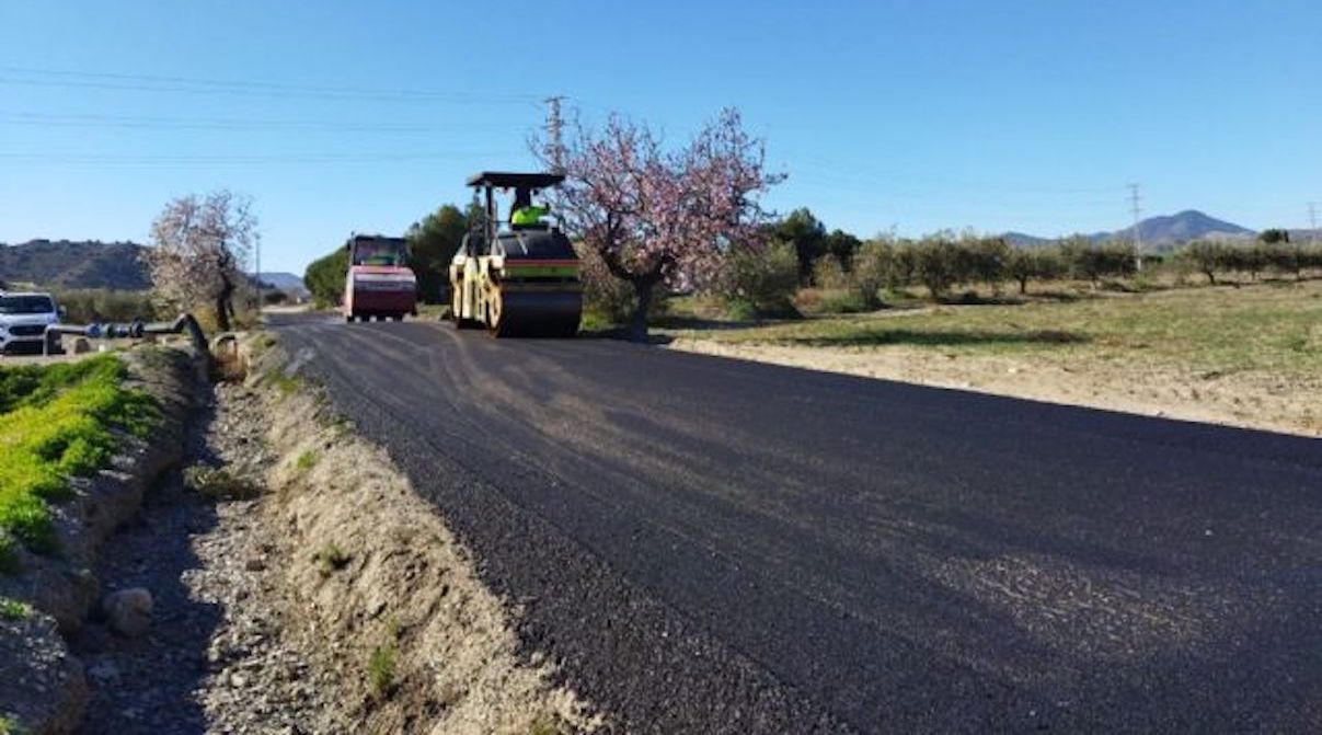 Esquelas.es | Acondicionan y renuevan el asfaltado del camino del cementerio de Puerto Lumbreras