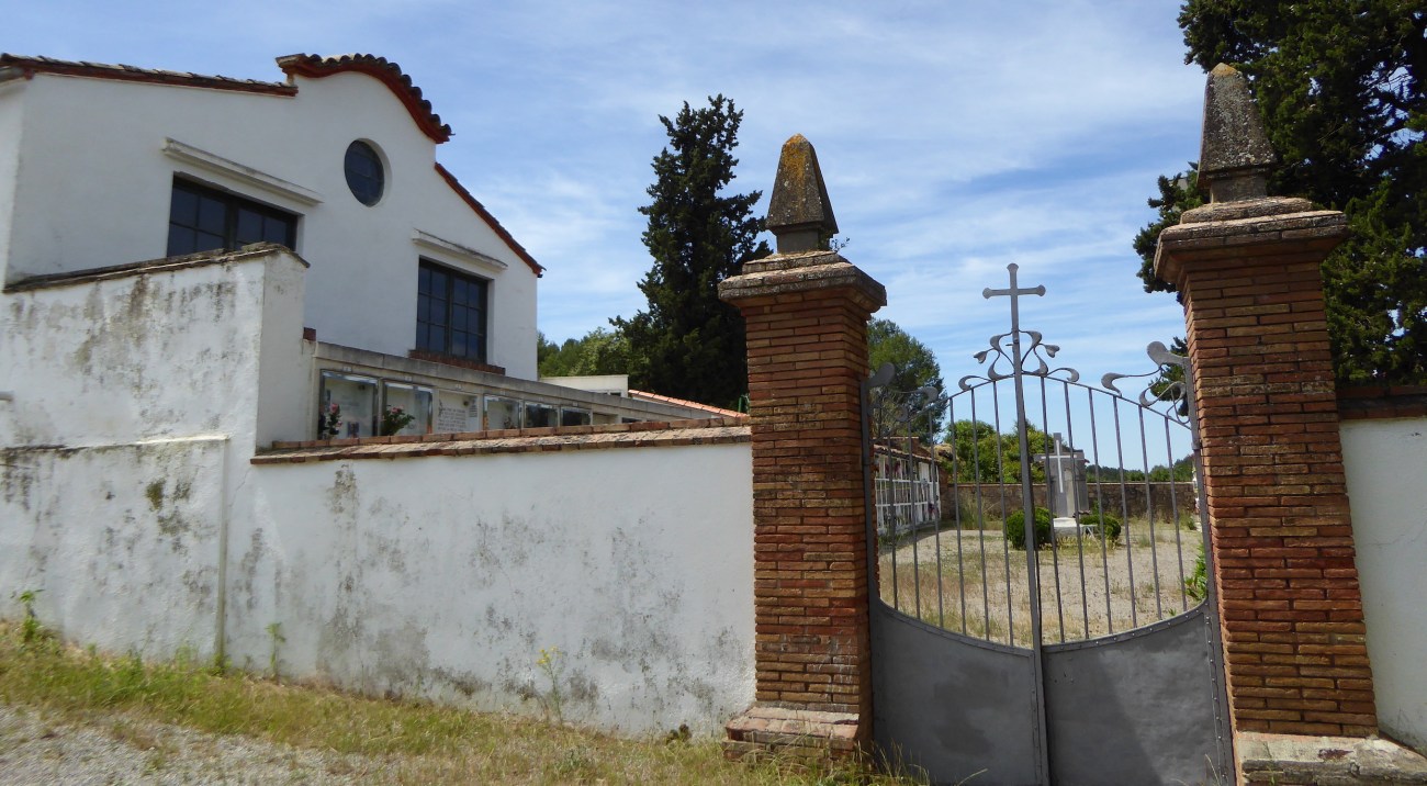 Esquelas.es | [BREVES] Ponts rehabilita y reforma el cementerio // La Diputacin realiza inventario del camposanto de Ol