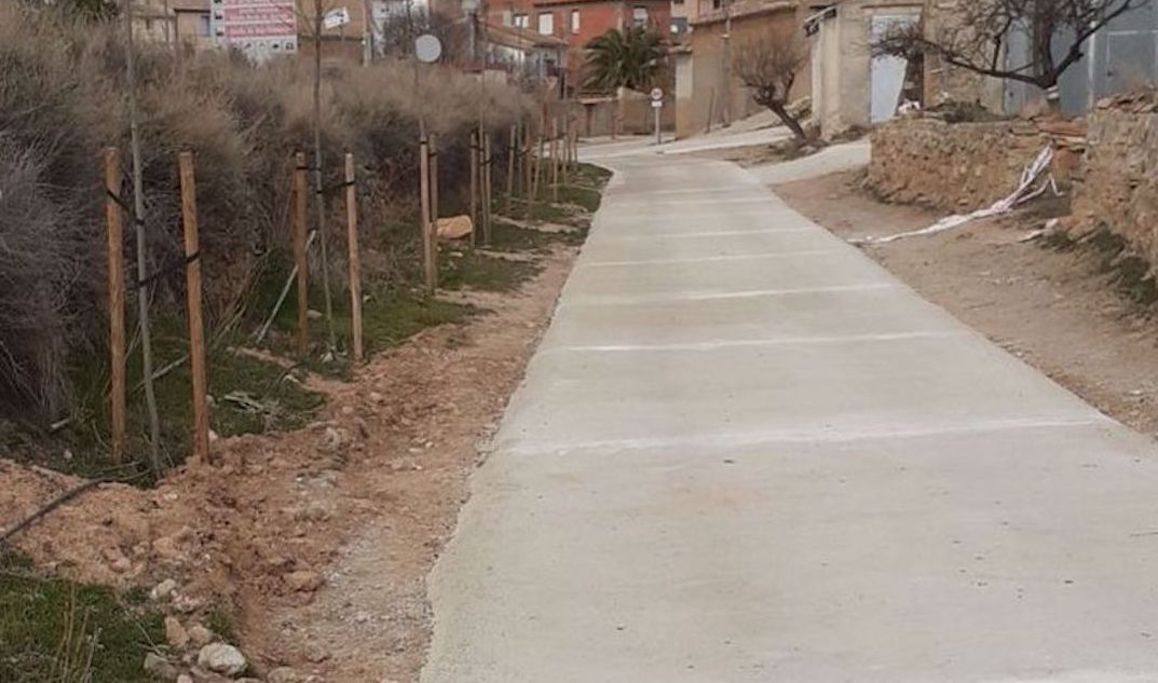 Esquelas.es | [BREVES] Acondicionan el camino al cementerio Moyuela // Manacor finaliza la adecuacin del camposanto