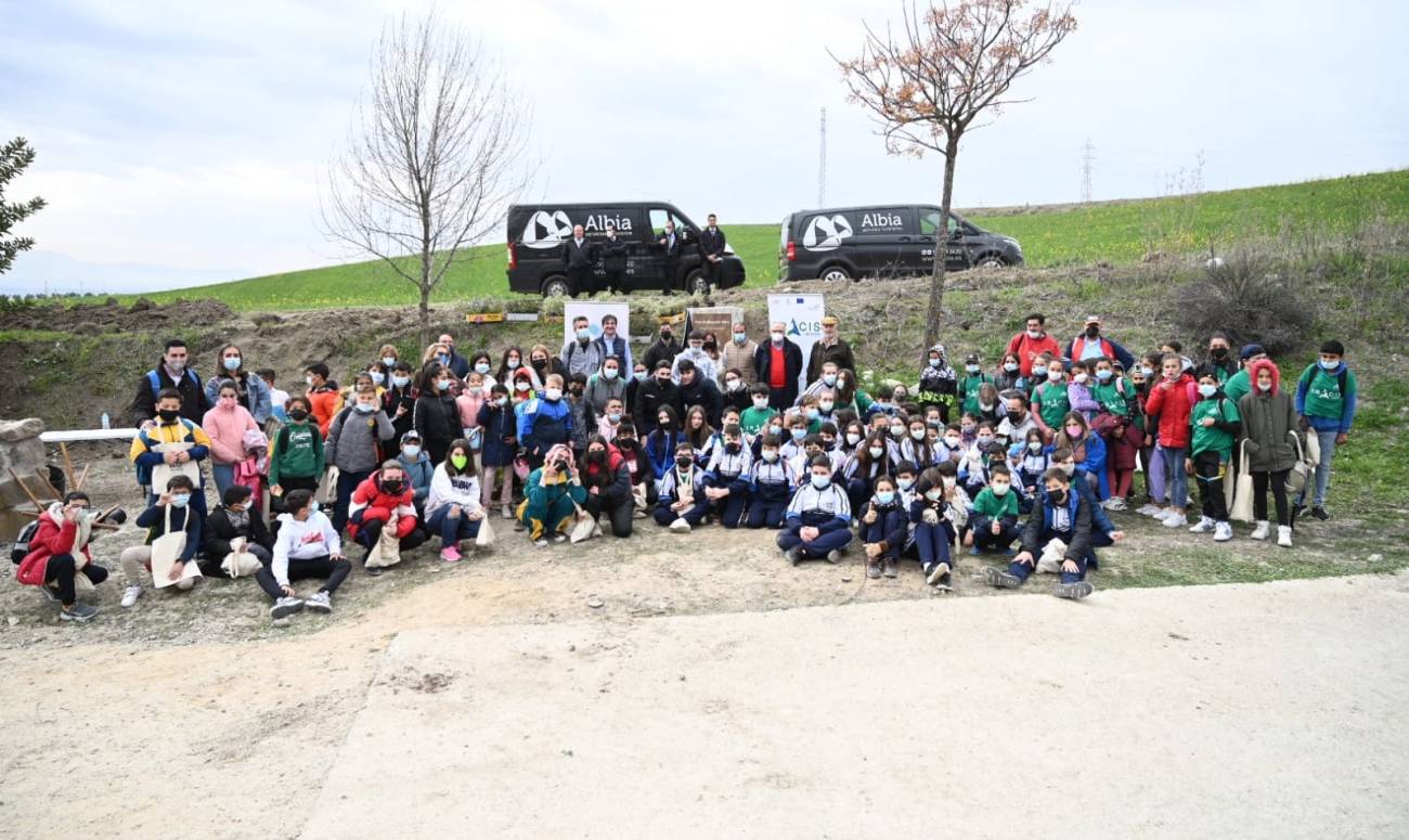 Esquelas.es | Grupo Albia planta su primer ?Bosque Albia? con la reforestacin de la Va Verde de Linares