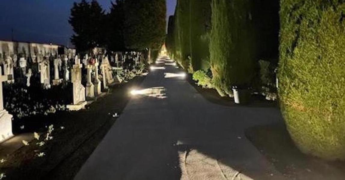Esquelas.es | Instalan en el cementerio de Golms un sistema de riego automtico y luminaria con paneles solares
