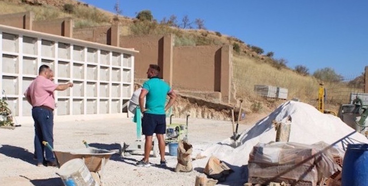 Esquelas.es | El Ayuntamiento de Loja ampla la superficie del cementerio en 800 m2 para construir 300 nuevos nichos