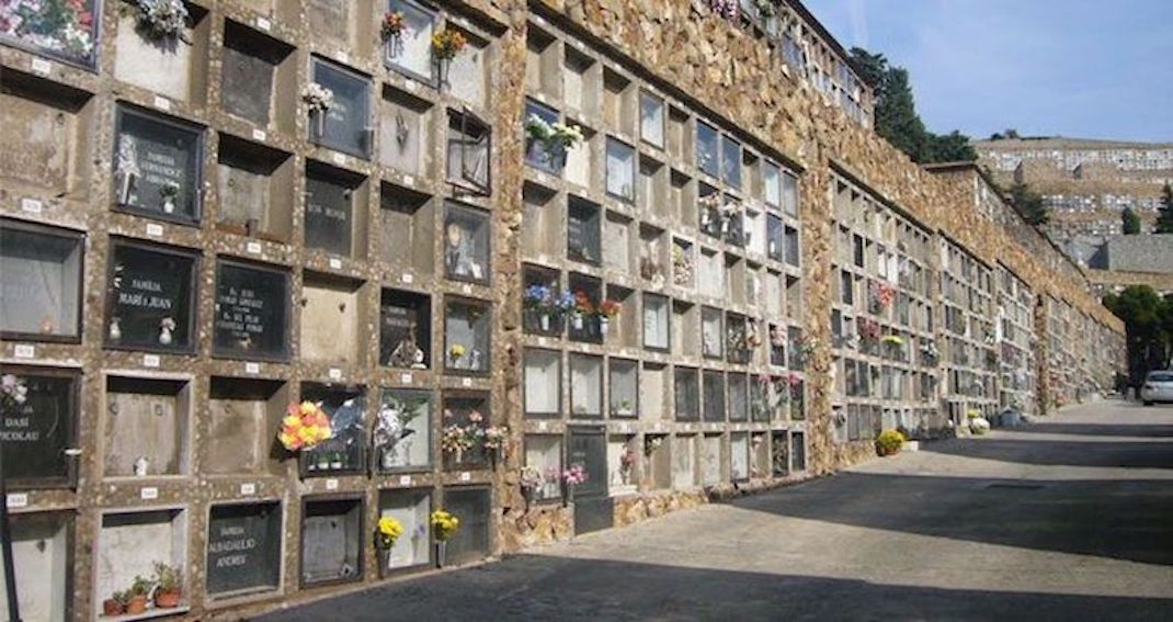 Esquelas.es | Un trabajador de Cementiris de Barcelona estafa a ocho familias pidindoles una gratificacin