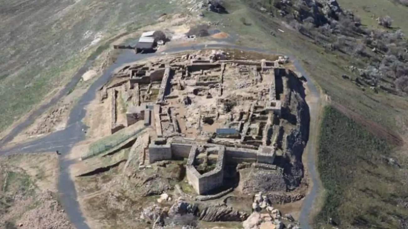 Esquelas.es | Excavacin de un cementerio almohade de la Edad de Hierro localizada en el yacimiento de Alarcos (Ciudad Real)