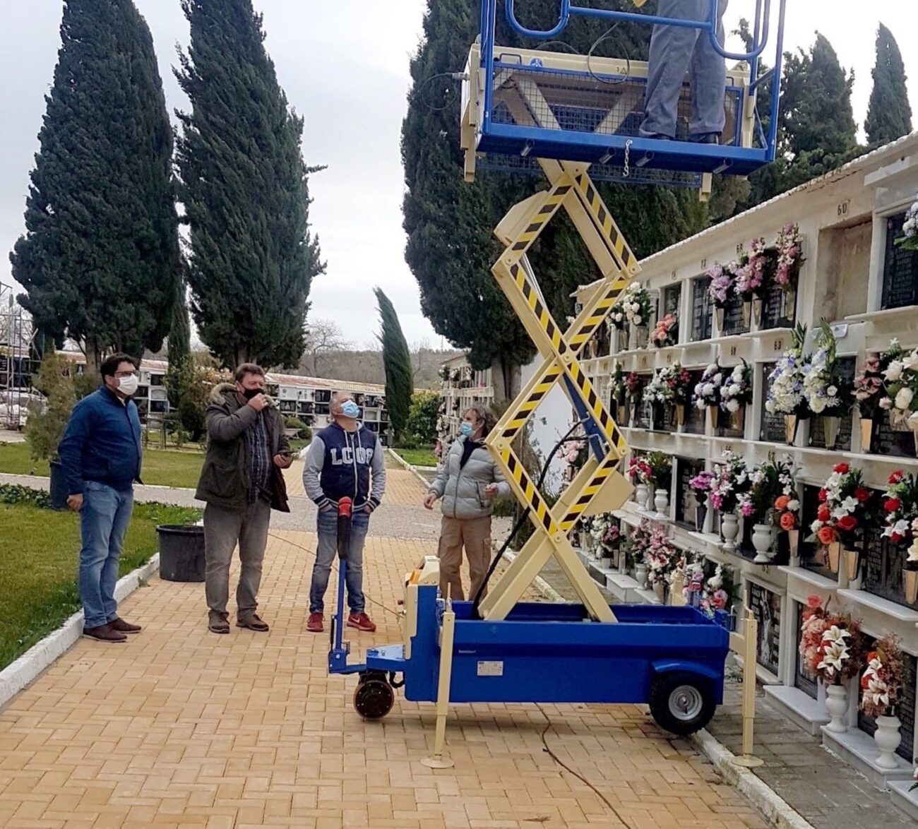 Esquelas.es | El Ayuntamiento muestra su satisfaccin por la compra de un elevador portafretros para su cementerio