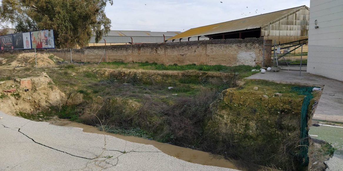 Esquelas.es | Cuatro aos y medio despus, por fin comienza el arreglo del socavn junto al tanatorio de Utrera