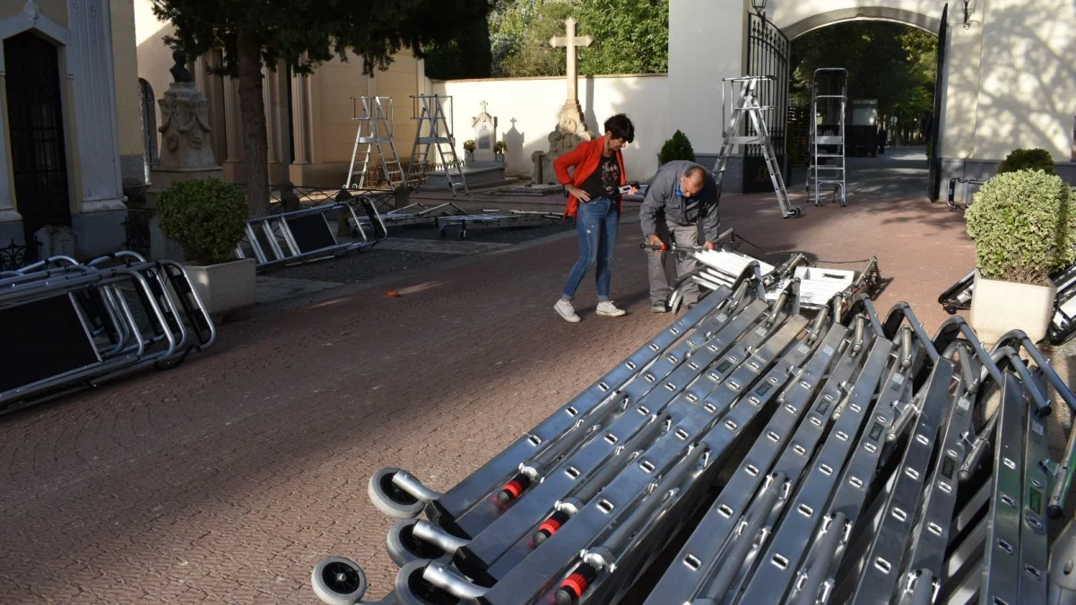 Esquelas.es | El cementerio de Albacete comienza a instalar las nuevas escaleras que cumplen con la normativa