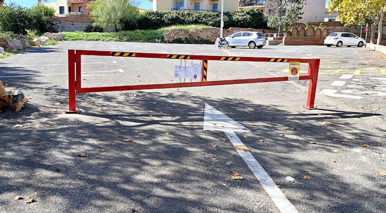 Esquelas.es | Delimitan una zona de aparcamiento en el cementerio de Tarragona de uso exclusivo para los entierros