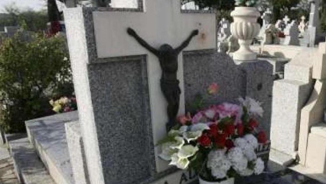 Esquelas.es | La funeraria catlica Mara Puerta del Paraso, habilita una sepultura para depositar los restos de bebs no nacidos