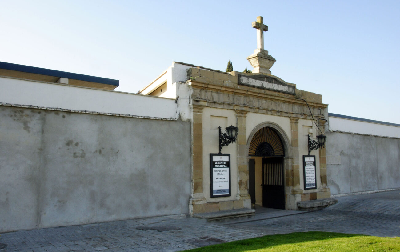 Esquelas.es | [BREVES] Roban jarrones y objetos metlicos del cementerio // Inauguran un espacio del recuerdo perinatal