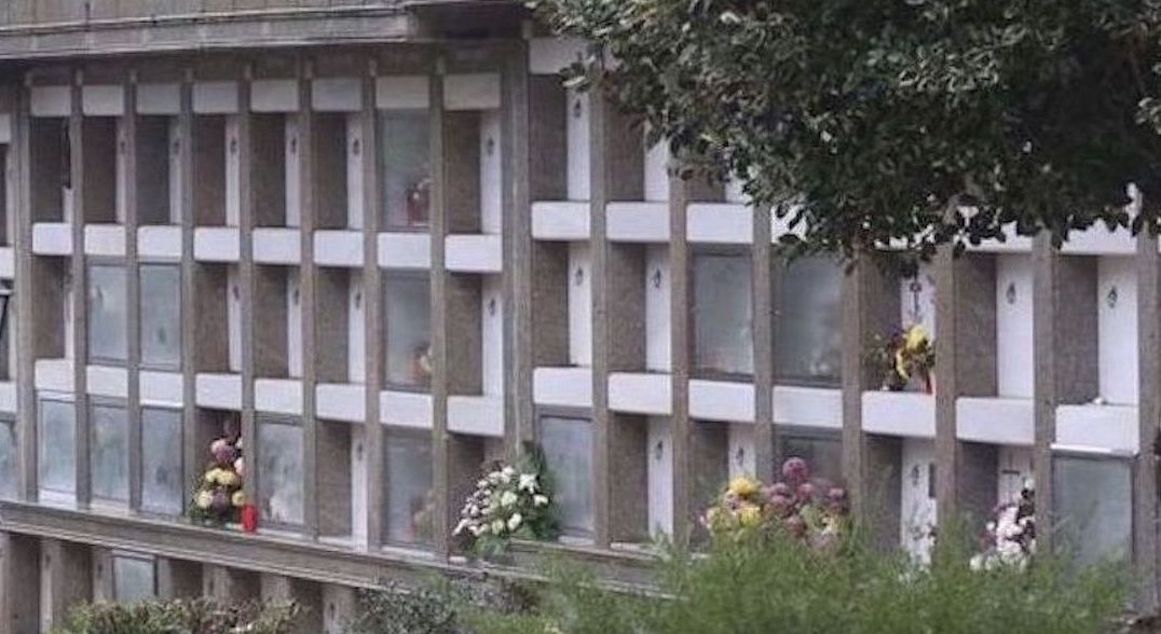 Esquelas.es | Unos inmisericordes profanan dos tumbas del cementerio de Dena dejando sus atades a la vista