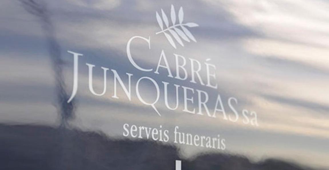 Esquelas.es | Cabr Junqueras entrega una beca: ?innovacin en el mbito de final de la vida y duelo 2022″
