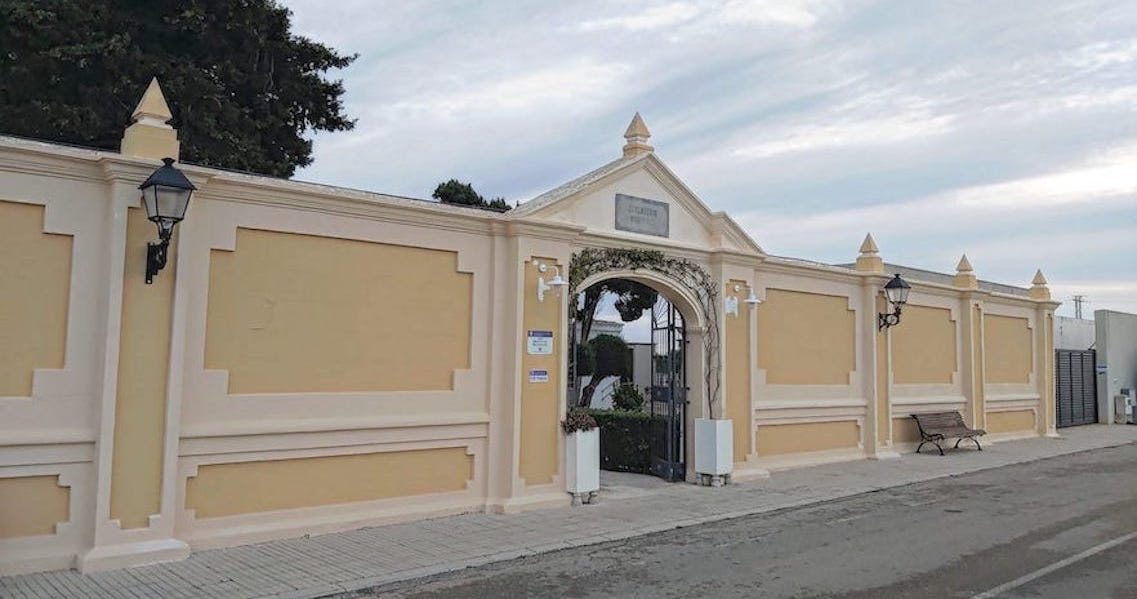 Esquelas.es | Finaliza la renovacin de la instalacin elctrica y del alumbrado en el cementerio de Es Castell
