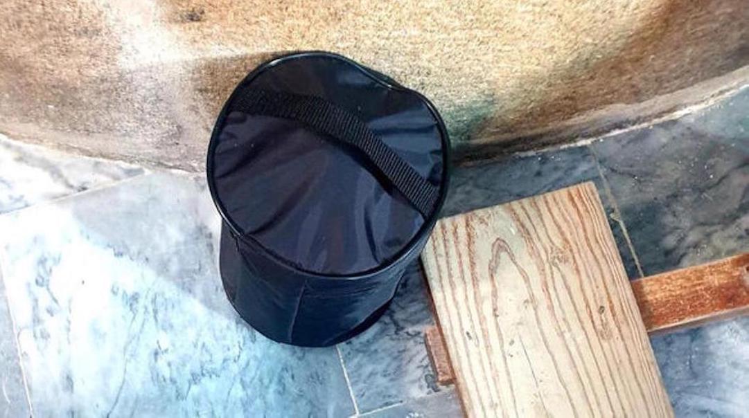 Esquelas.es | Dejan una urna con cenizas funerarias abandonada en la iglesia de La Asuncin de Aroche (Huelva)