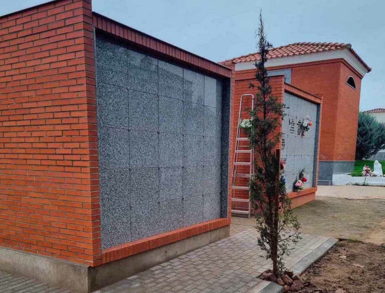Esquelas.es | Construyen 50 nuevos columbarios en el cementerio de Montijo, con una inversin de 15.200 euros