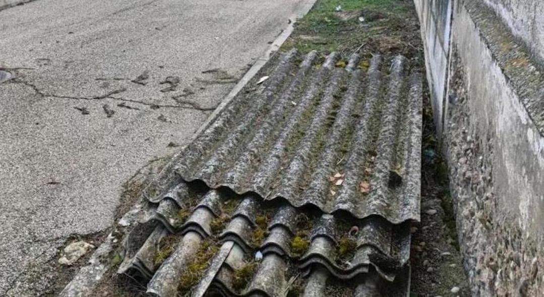 Esquelas.es | Trabajadores del cementerio exigen al Ayuntamiento que retire las placas de uralita por ser txicas