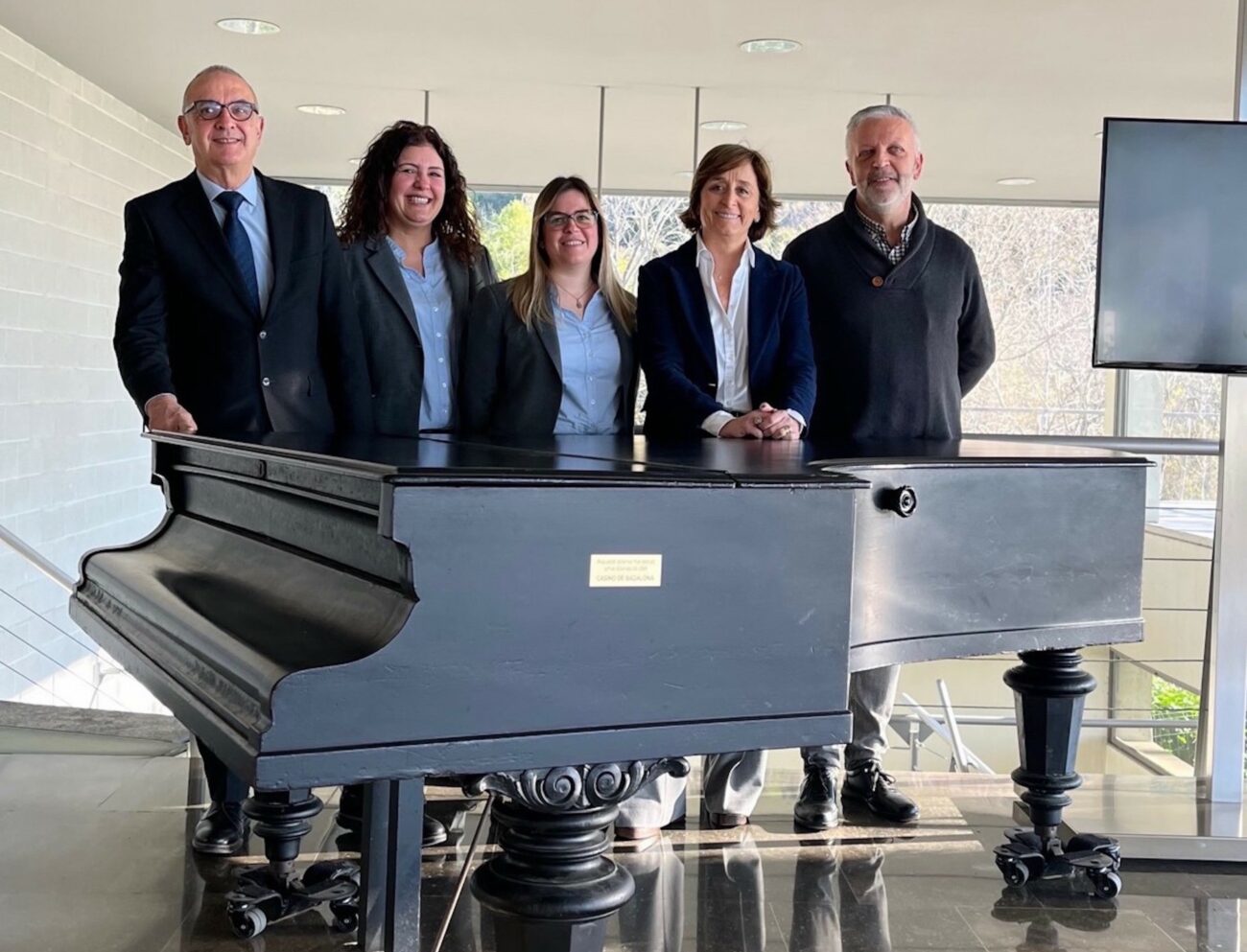 Esquelas.es | El Tanatorio de Badalona renueva la colaboracin con el Orfe Badalon y acoge un piano de cola histrico
