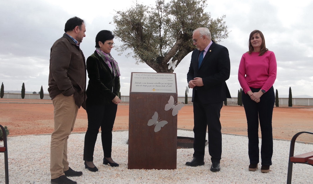 Esquelas.es | El Ayuntamiento de Manzanares crea un espacio en recuerdo a los bebs no nacidos en el cementerio