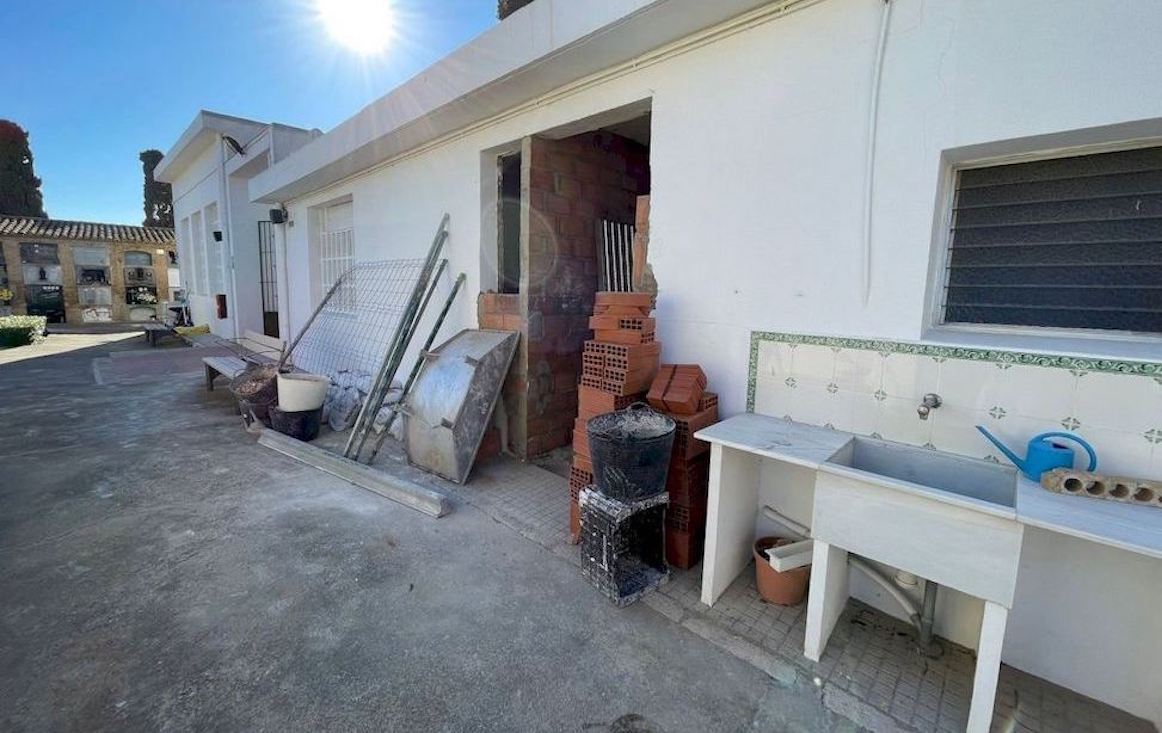Esquelas.es | Construyen nuevos aseos totalmente adaptados en el cementerio municipal de Almussafes