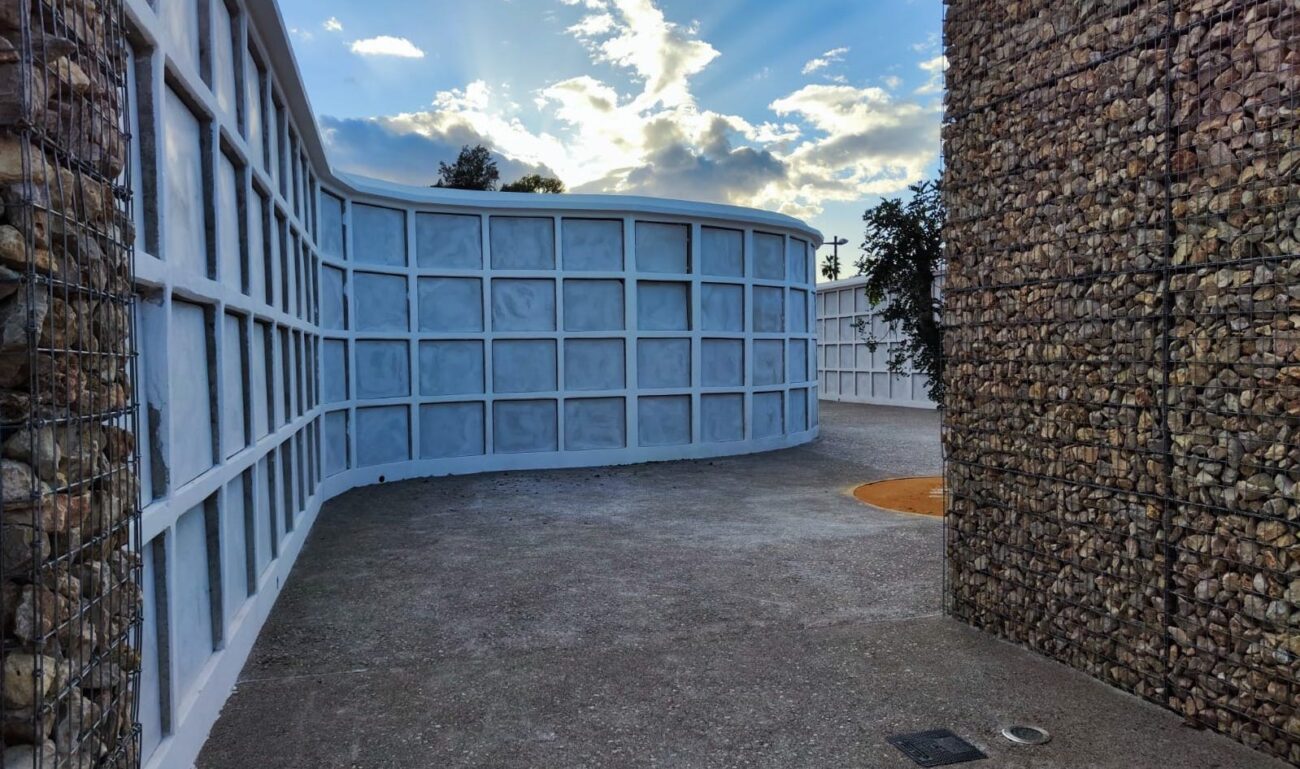Esquelas.es | [BREVES] Nuevos nichos y columbarios para el cementerio // La Diputacin dona 110.000 euros a un tanatorio