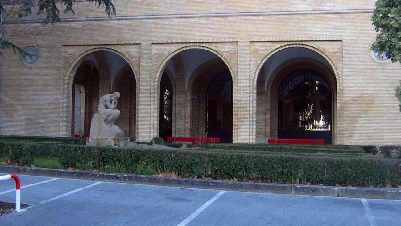 Esquelas.es | Habilitan nuevos aparcamientos en el cementerio municipal de Pamplona, con la primera hora gratis