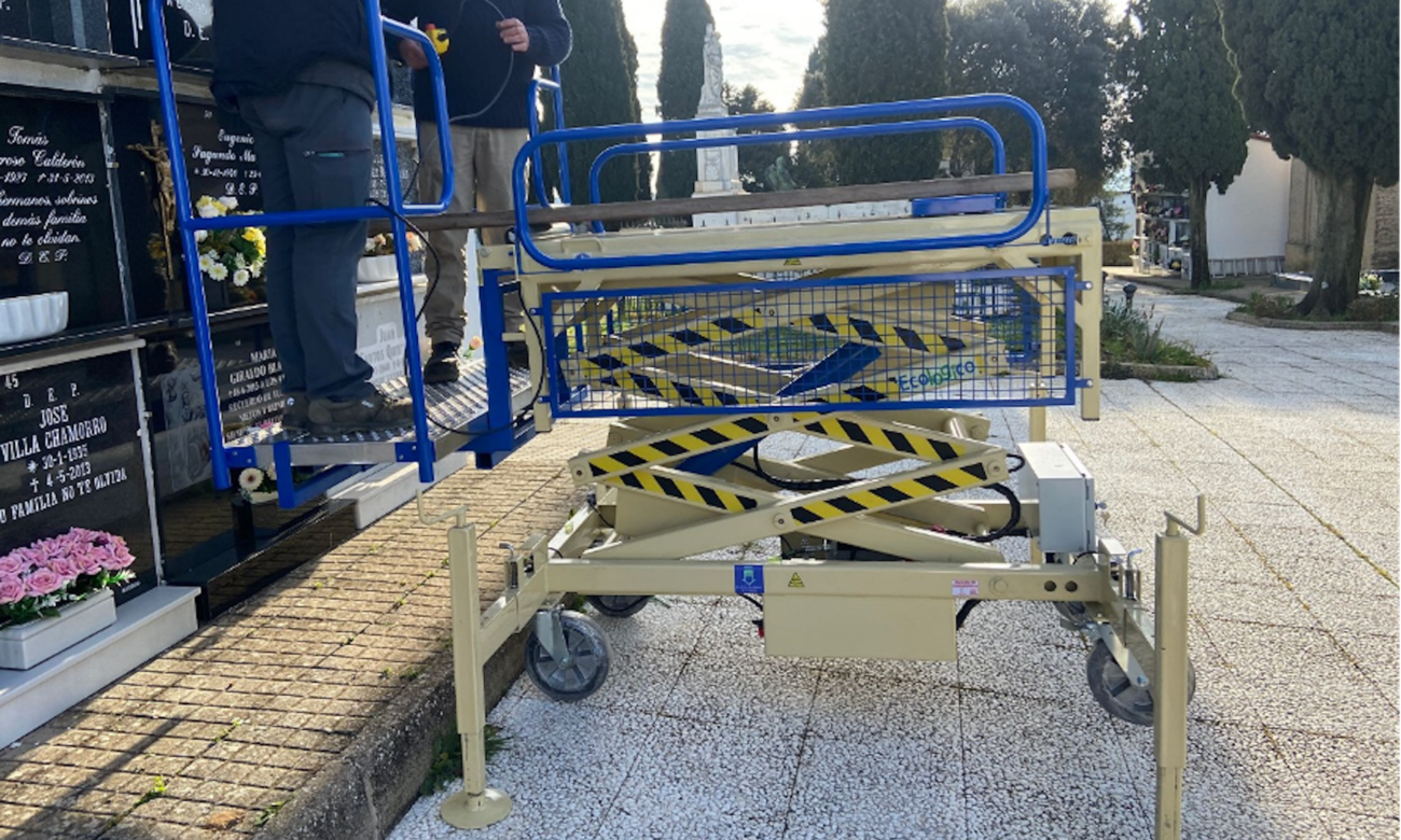Esquelas.es | Marco Taller entrega un elevador portafretros 2PTBG 3.2, para el cementerio de Frenegal de la Sierra