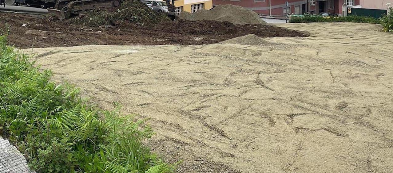 Esquelas.es | Habilitan 30 nuevas plazas de aparcamiento en un solar junto al cementerio de Pontedeume