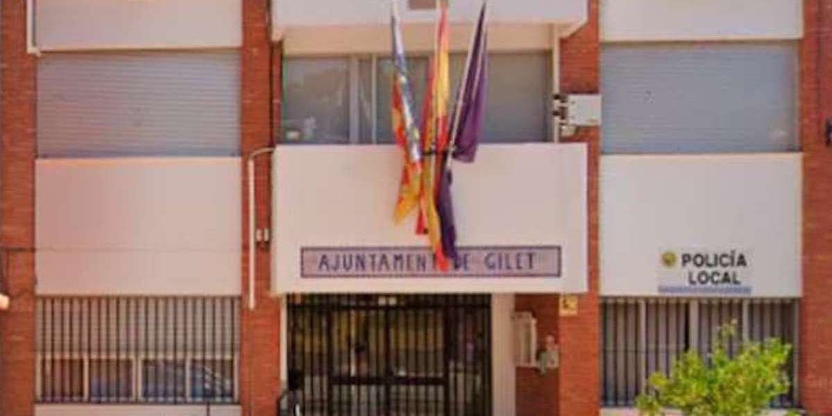 Esquelas.es | Vecinos denuncian las lpidas rotas acumuladas durante aos frente al cementerio de Gilet