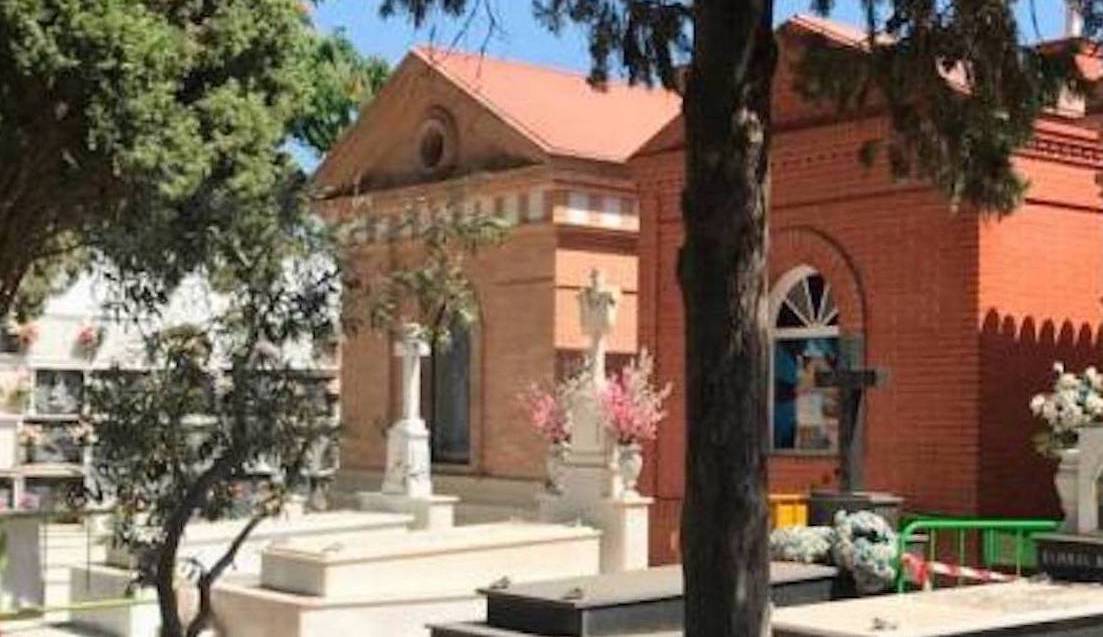 Esquelas.es | Ayuntamiento acuerda con la hermandad sacramental la construccin de175 nichos en un patio del cementerio de Utrera