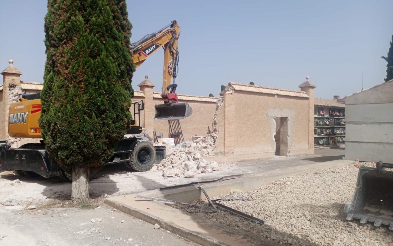 Esquelas.es | Caudete derriba estructuras antiguas del cementerio para construir nuevas sepulturas