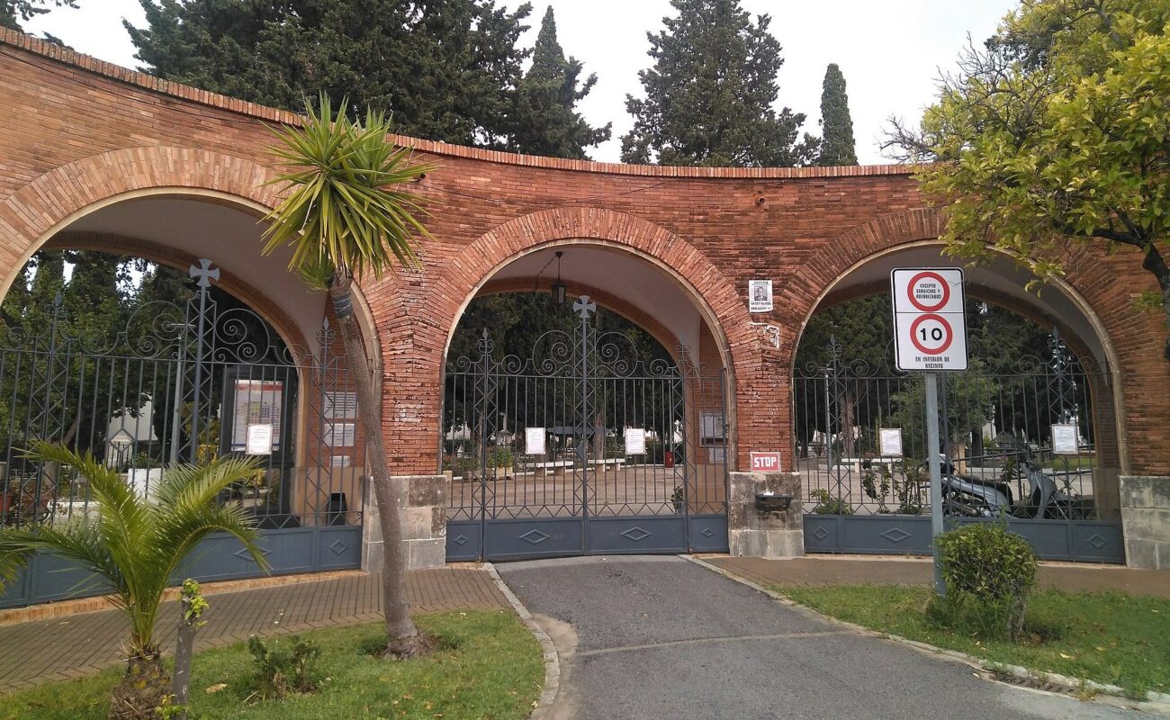 Esquelas.es | Los afectados por los robos en panteones y sepulturas del cementerio denuncian ante el Ayuntamiento de Jerez