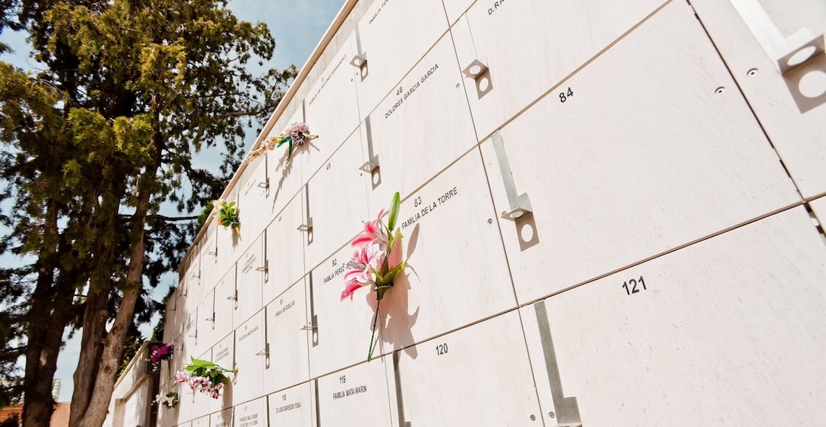Esquelas.es | El PSOE exige a la alcaldesa de Granada que detenga la subida de tasas en el cementerio