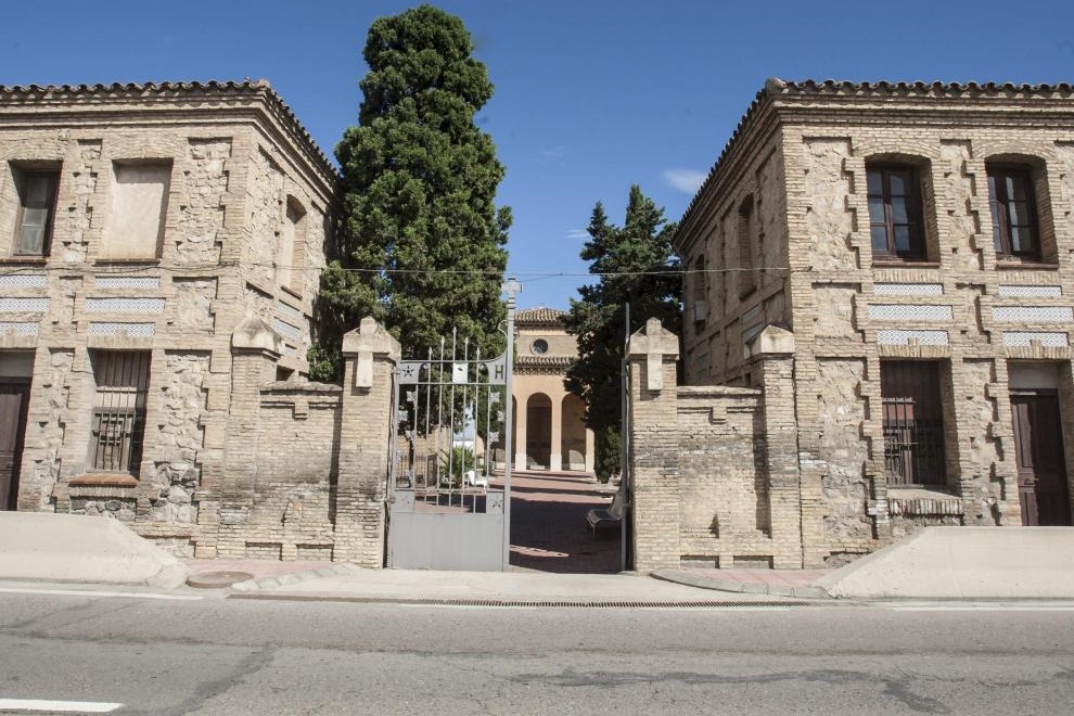 Esquelas.es | Vecinos del barrio de La Cartuja Baja presentan cerca de 500 firmas para pedir mejoras urgentes en el cementerio